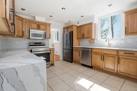 1418 Fox Glen Drive Hartsdale NY 10530