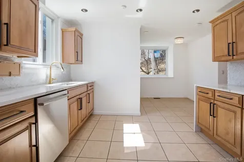 1418 Fox Glen Drive Hartsdale NY 10530