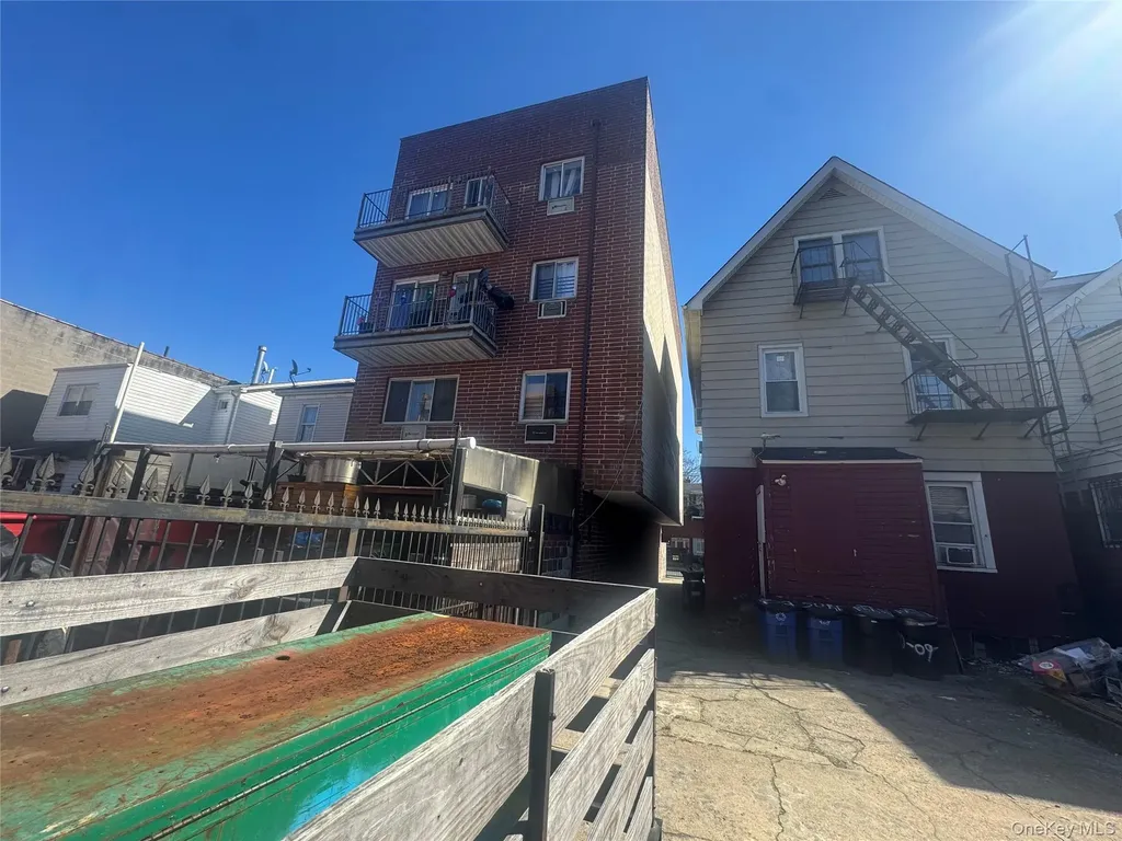 100-11 40th Road Corona NY 11368