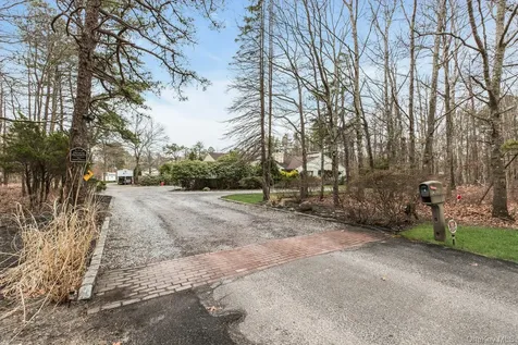 4 Christine Lane Manorville NY 11949