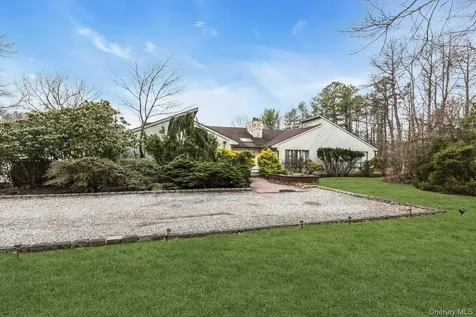 4 Christine Lane Manorville NY 11949