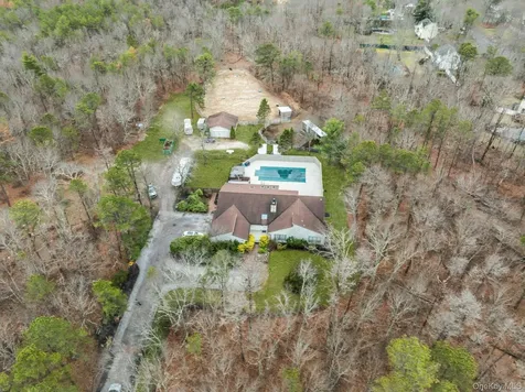 4 Christine Lane Manorville NY 11949