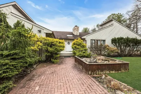4 Christine Lane Manorville NY 11949