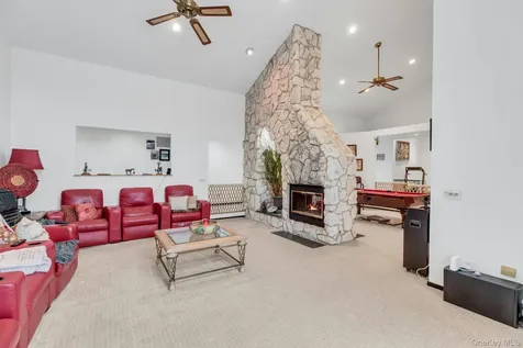 4 Christine Lane Manorville NY 11949