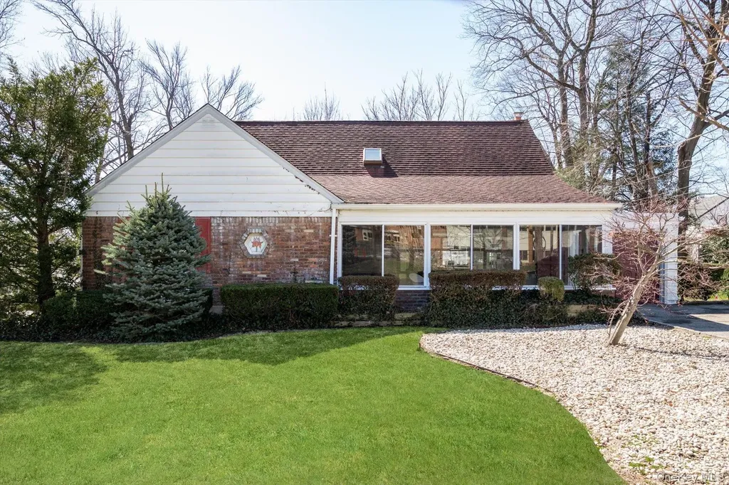 76 Baker Hill Road Great Neck NY 11023