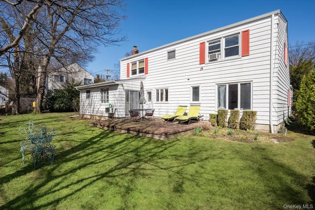 76 Baker Hill Road Great Neck NY 11023