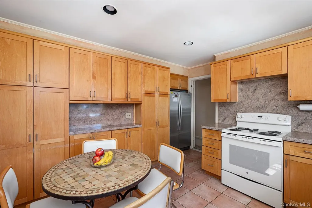 76 Baker Hill Road Great Neck NY 11023