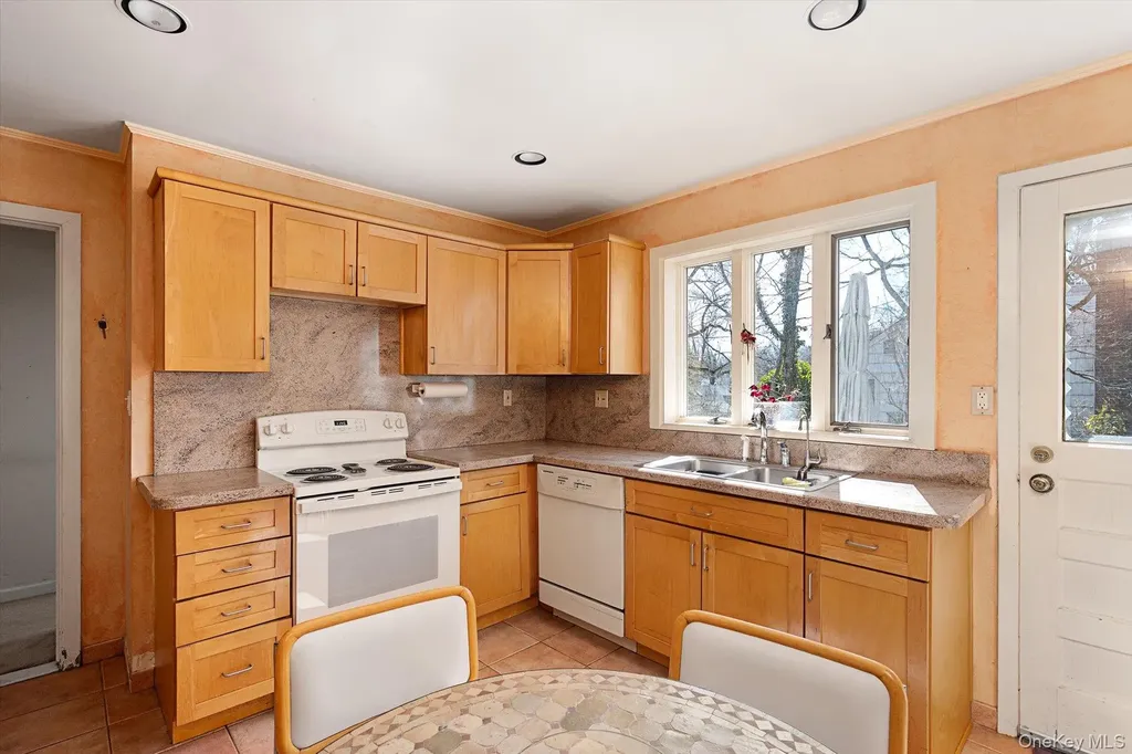76 Baker Hill Road Great Neck NY 11023