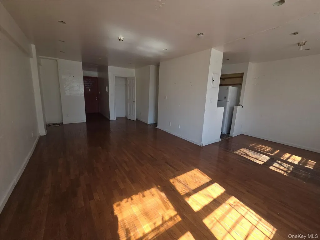 86-16 60th Avenue Flushing NY 11373