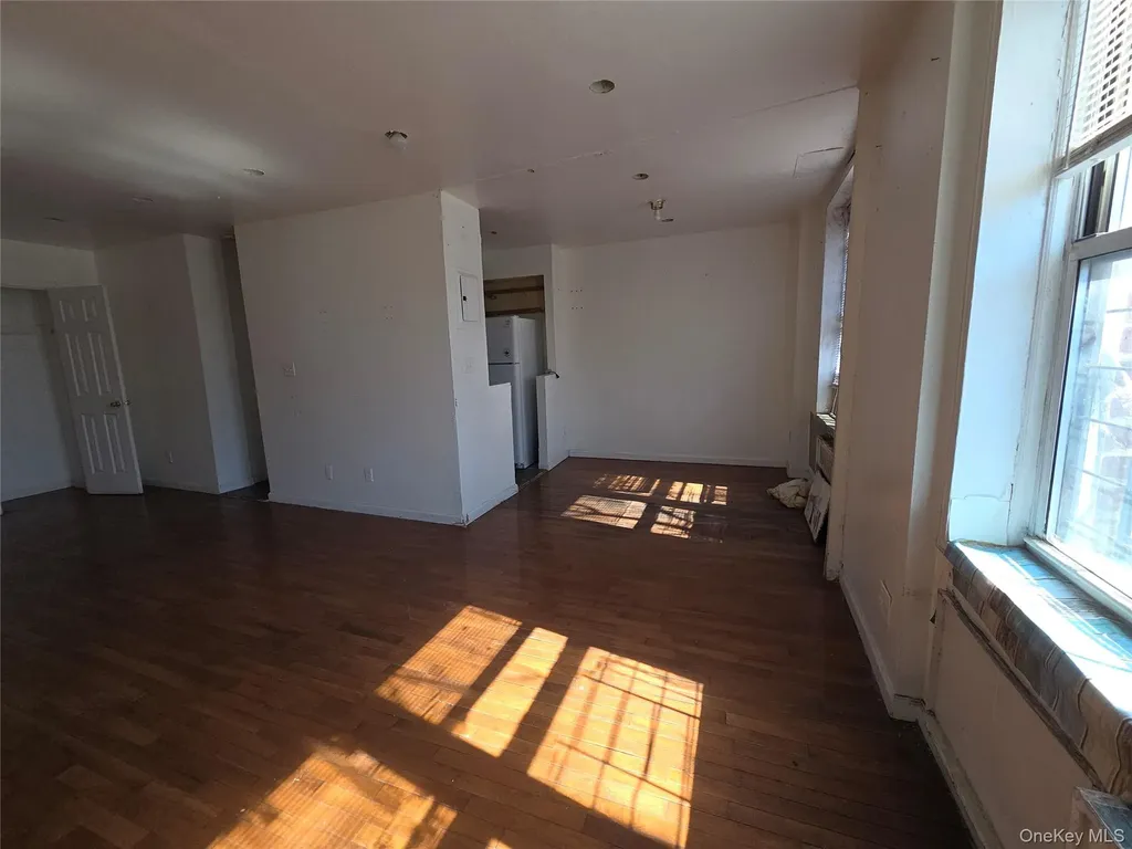 86-16 60th Avenue Flushing NY 11373