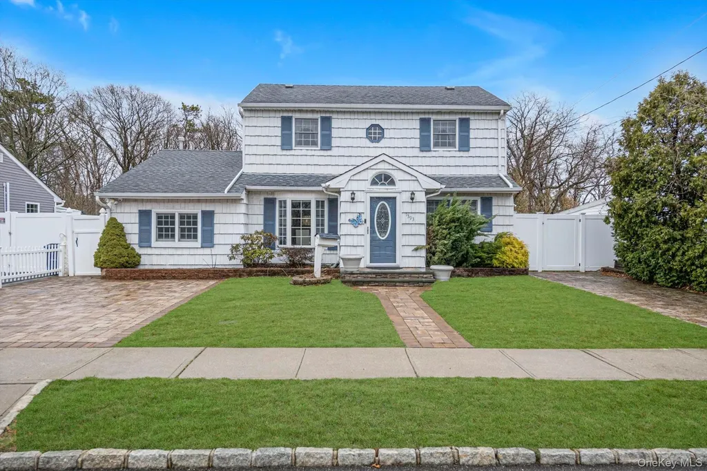 1393 Lombardy Boulevard Bay Shore NY 11706