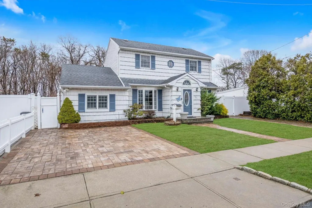 1393 Lombardy Boulevard Bay Shore NY 11706