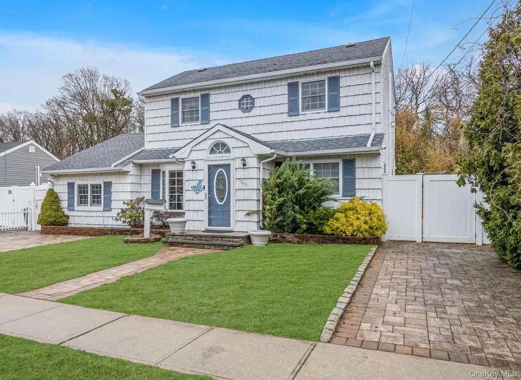 1393 Lombardy Boulevard Bay Shore NY 11706