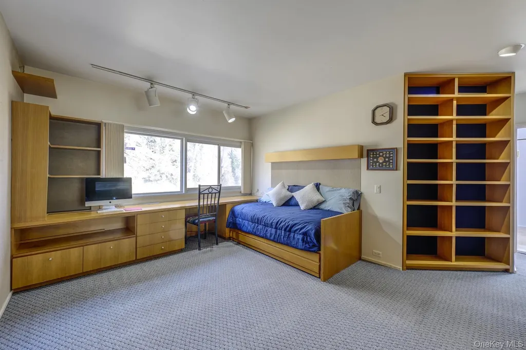 3 Paddock Court Old Westbury NY 11568