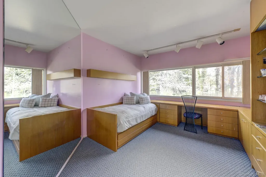3 Paddock Court Old Westbury NY 11568