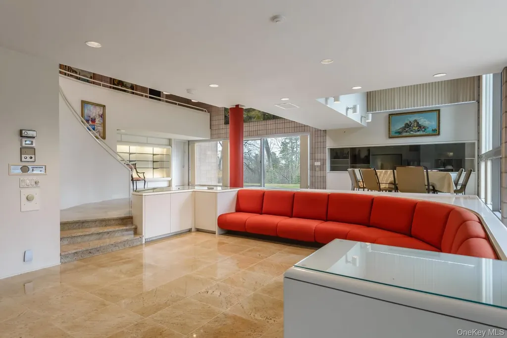 3 Paddock Court Old Westbury NY 11568