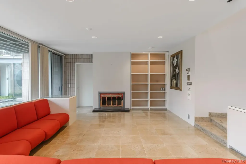 3 Paddock Court Old Westbury NY 11568