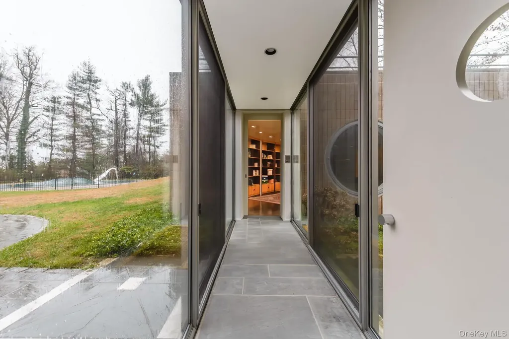 3 Paddock Court Old Westbury NY 11568