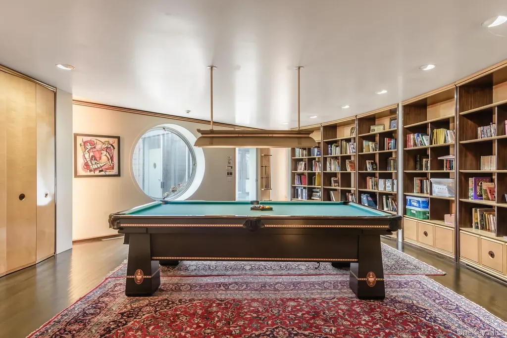 3 Paddock Court Old Westbury NY 11568