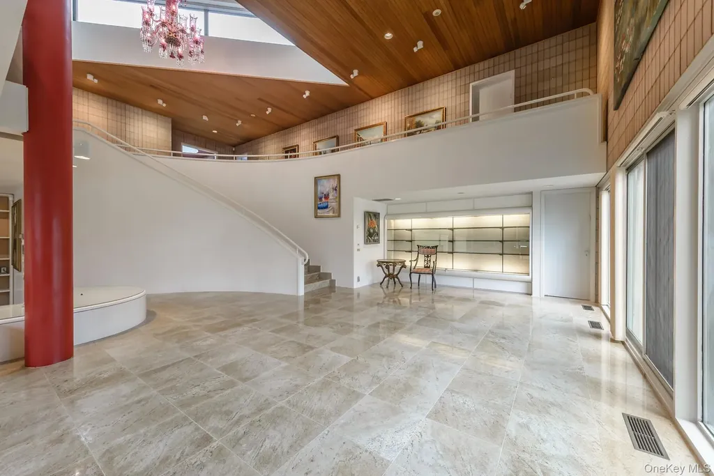 3 Paddock Court Old Westbury NY 11568