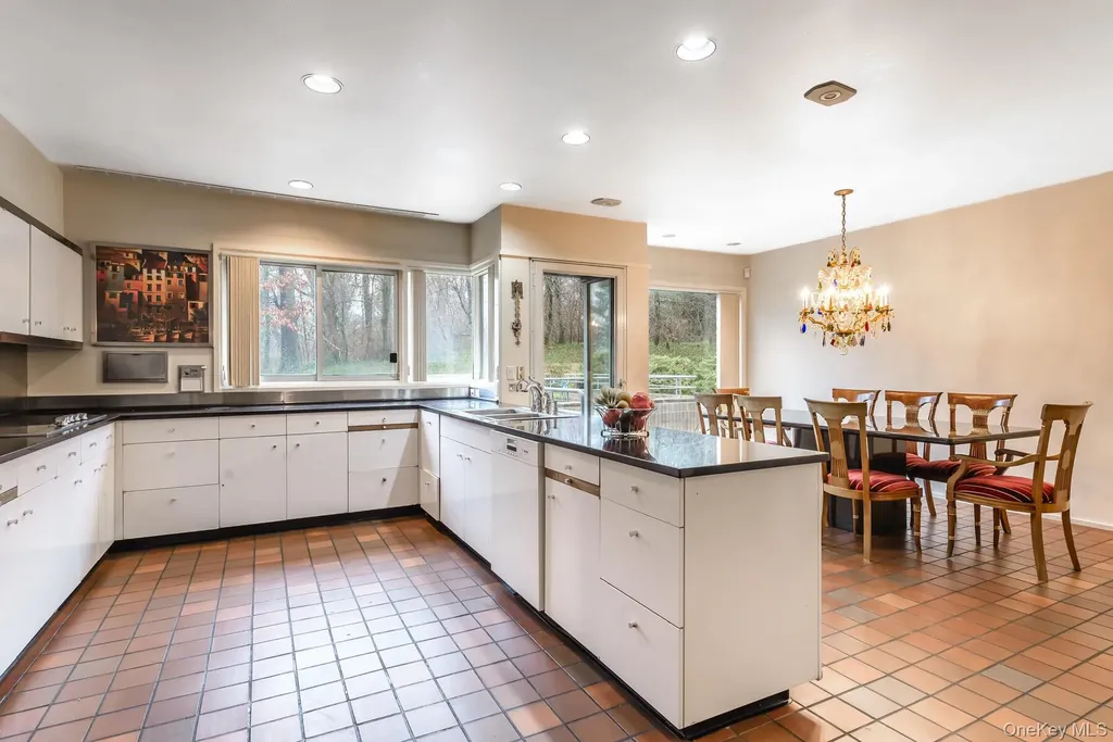 3 Paddock Court Old Westbury NY 11568