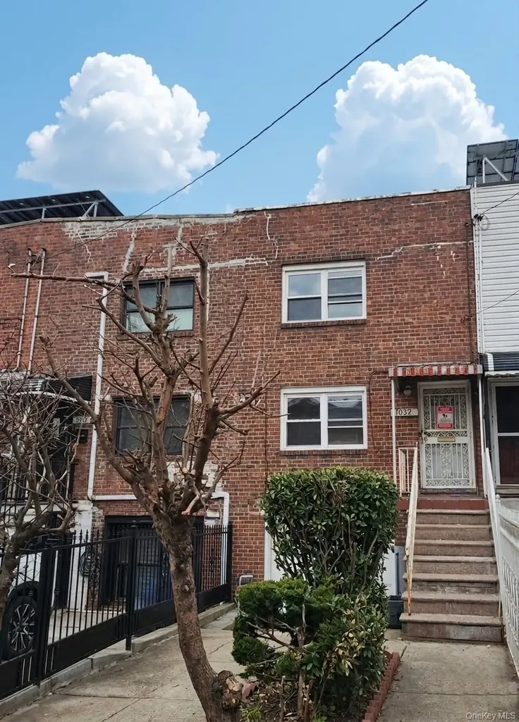 1062 E 229th Street Bronx NY 10466