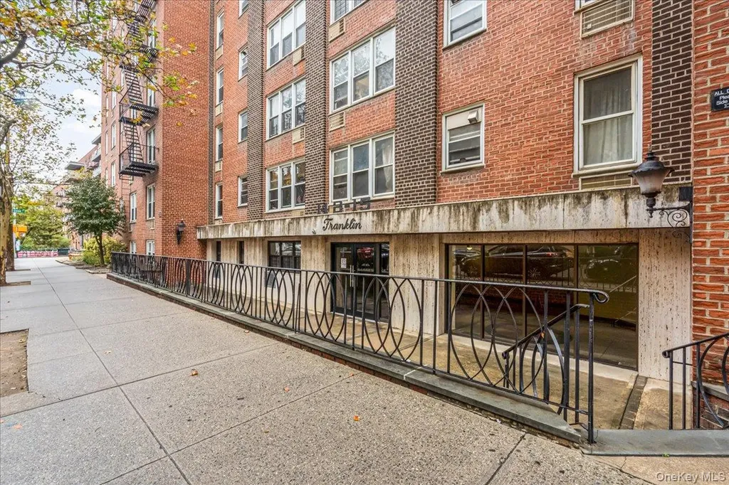 14215 Franklin Avenue Flushing NY 11355