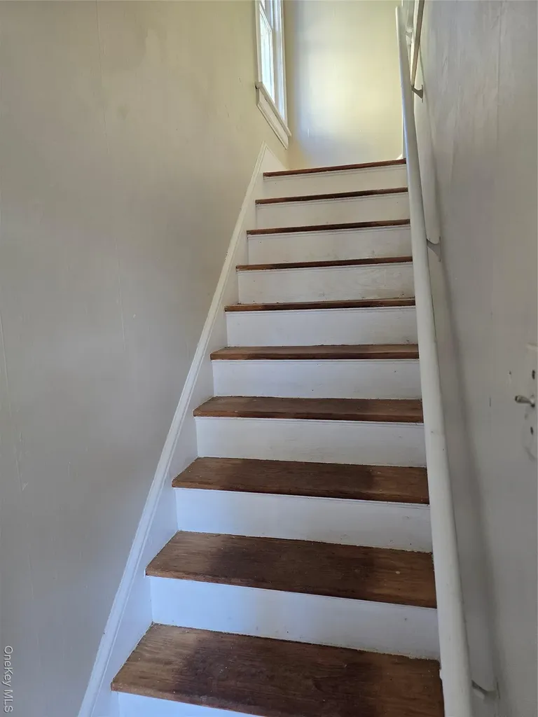 25 Roosevelt Avenue Poughkeepsie NY 12601