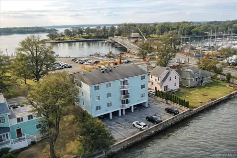 37 Harbor Lane New Rochelle NY 10805