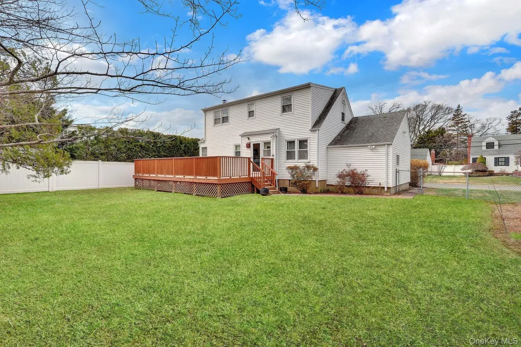 2 Jackson Avenue Massapequa Park NY 11762
