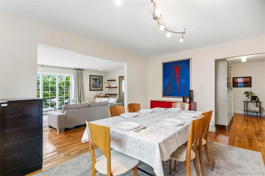 44 Sully Drive Manhasset NY 11030
