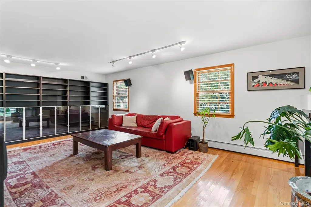 44 Sully Drive Manhasset NY 11030