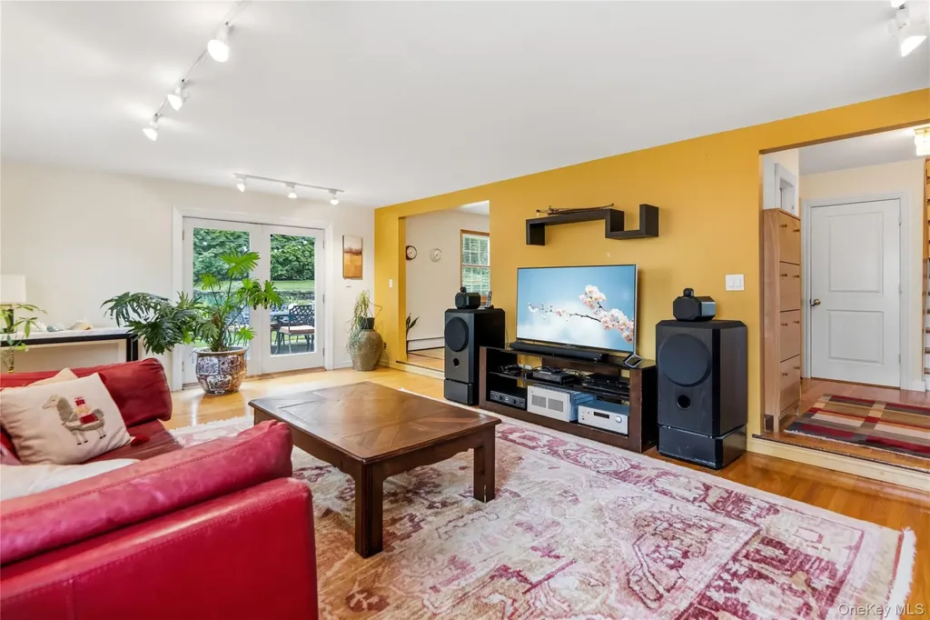 44 Sully Drive Manhasset NY 11030