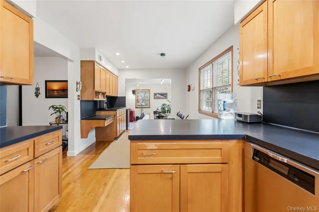 44 Sully Drive Manhasset NY 11030