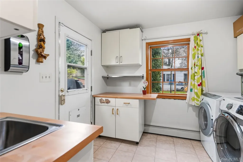 44 Sully Drive Manhasset NY 11030