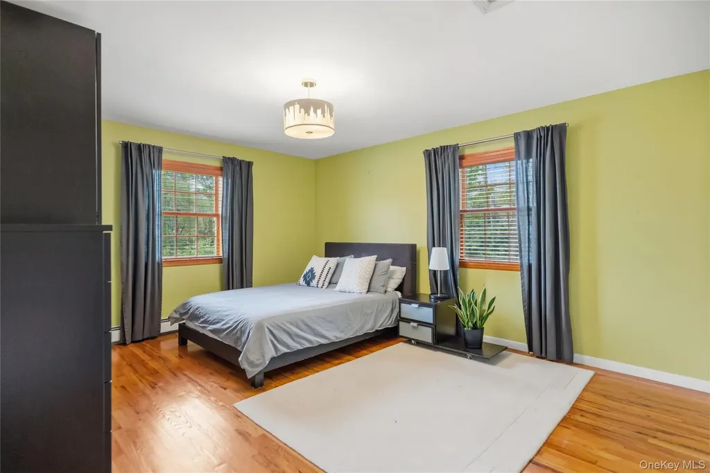 44 Sully Drive Manhasset NY 11030