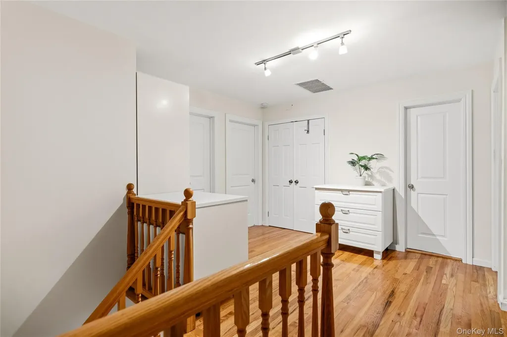 44 Sully Drive Manhasset NY 11030