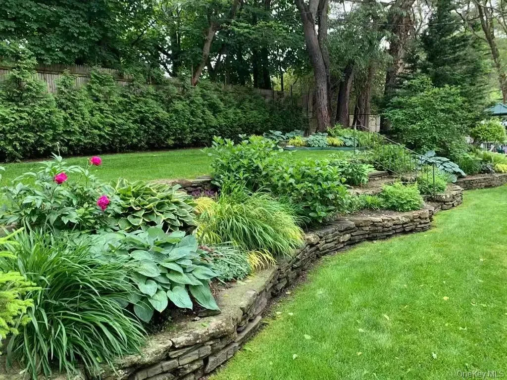44 Sully Drive Manhasset NY 11030
