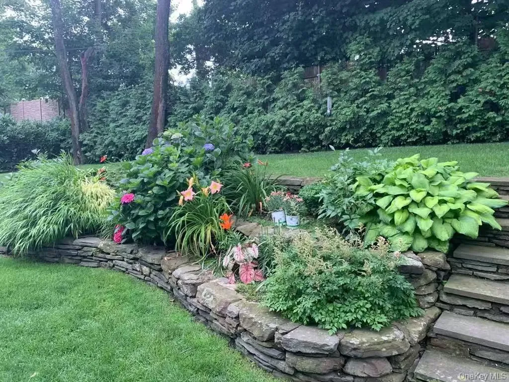 44 Sully Drive Manhasset NY 11030