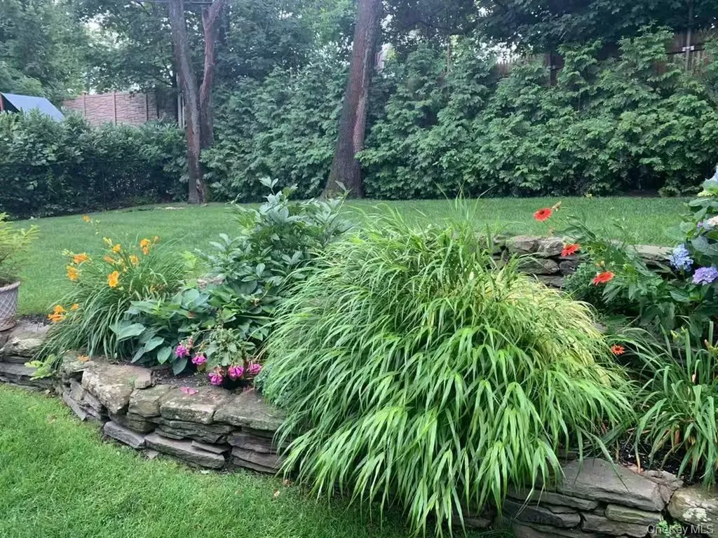 44 Sully Drive Manhasset NY 11030