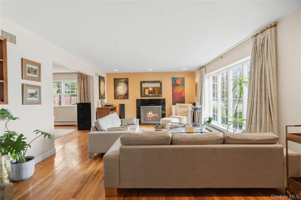 44 Sully Drive Manhasset NY 11030