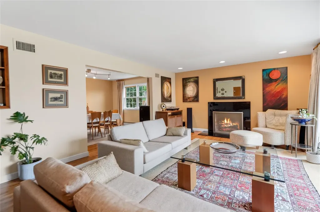 44 Sully Drive Manhasset NY 11030