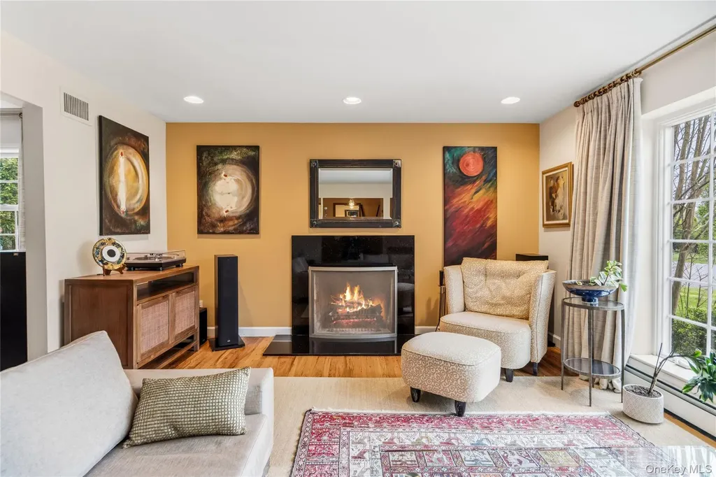 44 Sully Drive Manhasset NY 11030