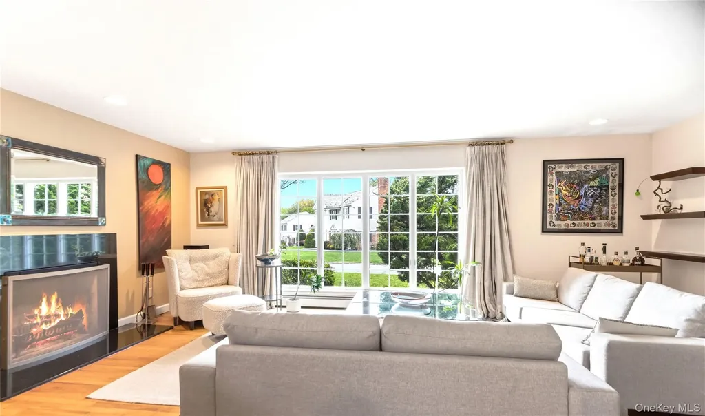 44 Sully Drive Manhasset NY 11030