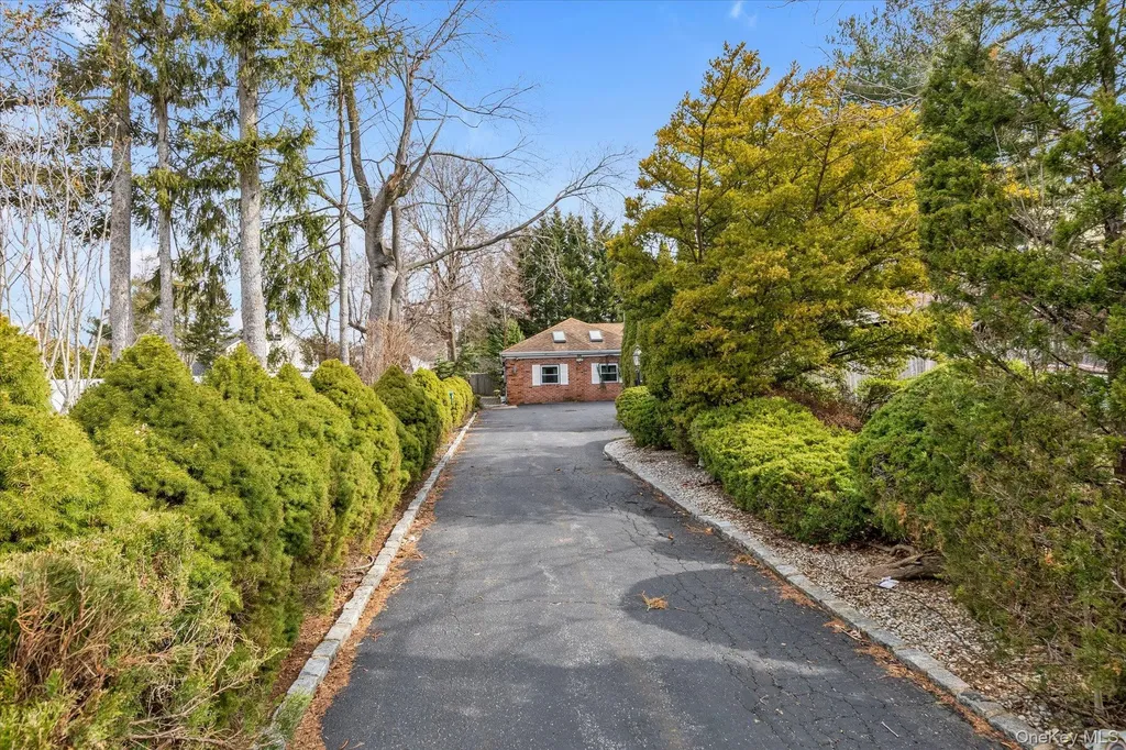 84 Horton Place Syosset NY 11791
