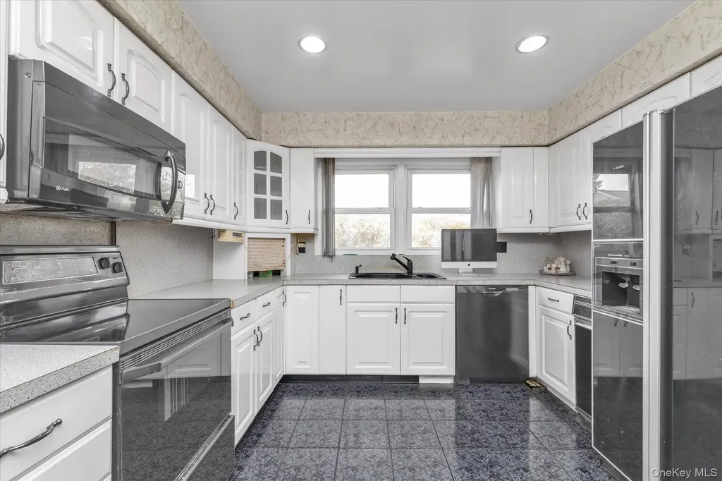 84 Horton Place Syosset NY 11791