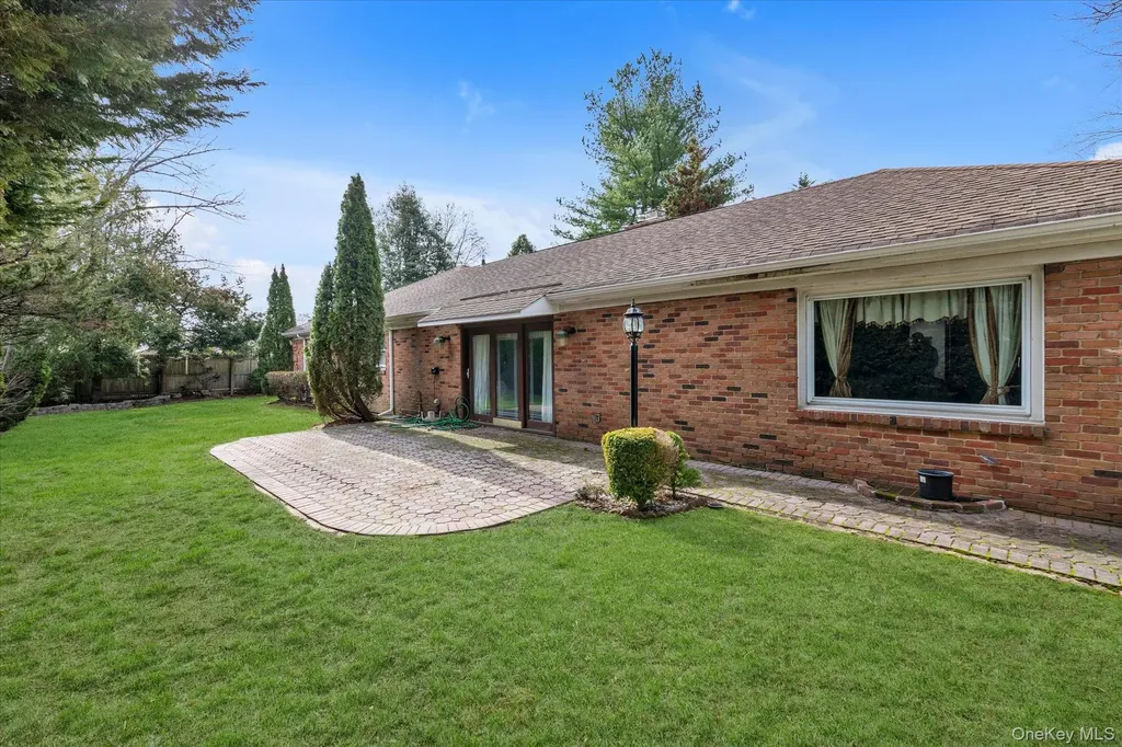 84 Horton Place Syosset NY 11791