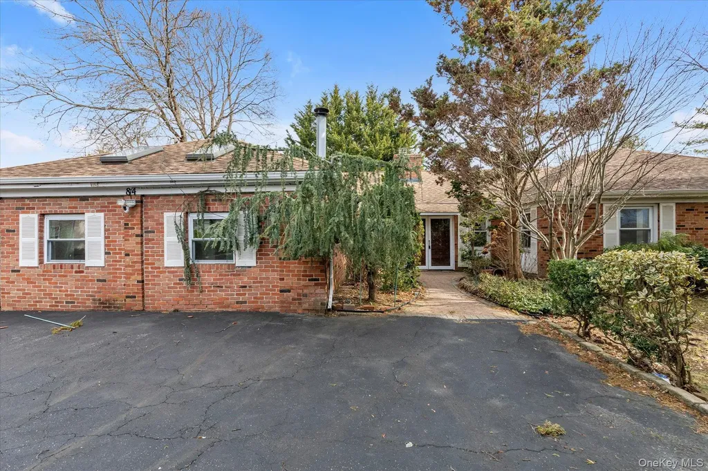 84 Horton Place Syosset NY 11791
