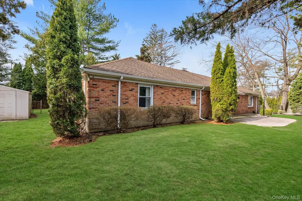 84 Horton Place Syosset NY 11791