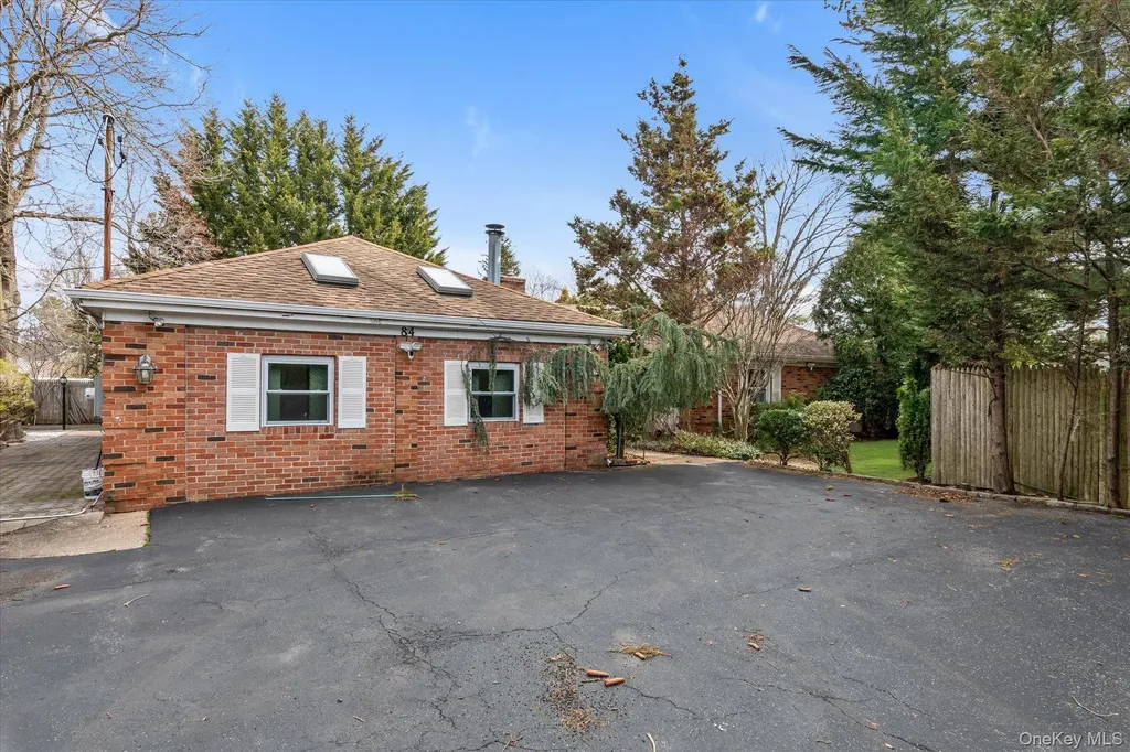 84 Horton Place Syosset NY 11791